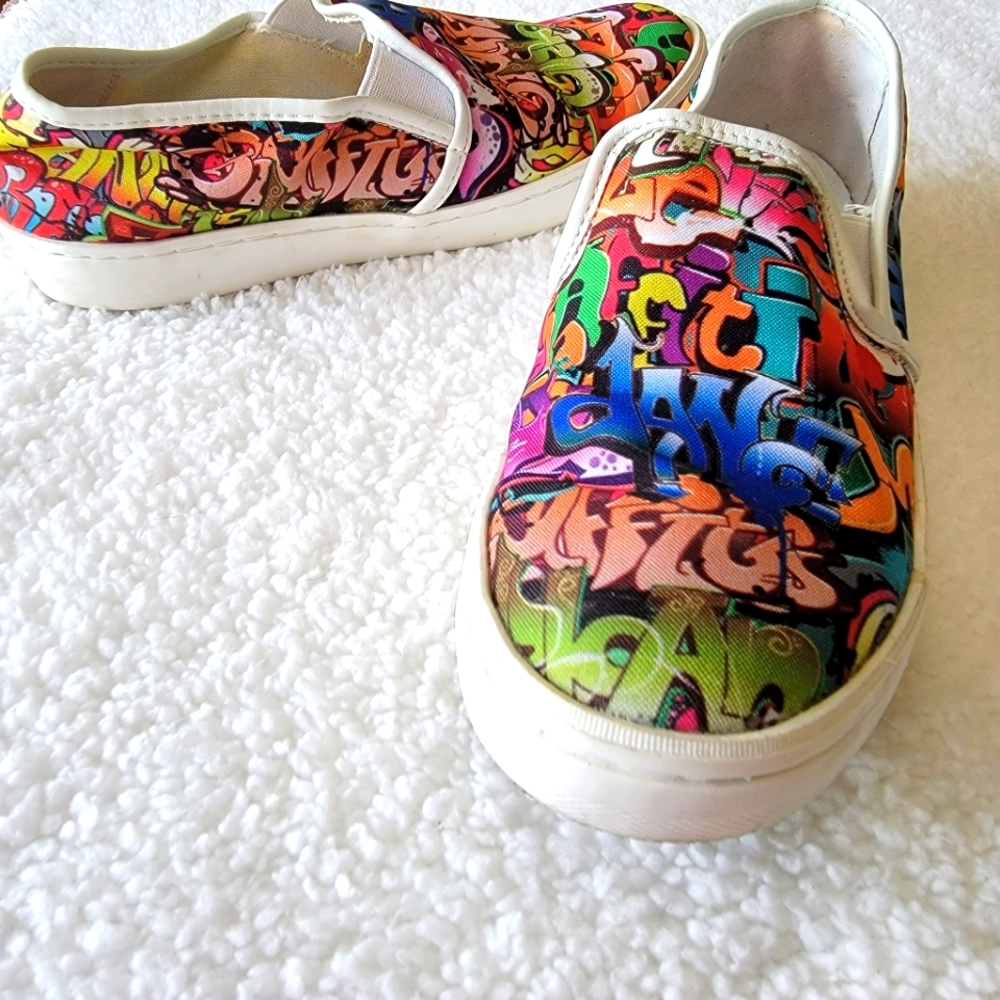 Steve Madden Ecentrcm Graffiti Slip On Women's Fashion Sneaker